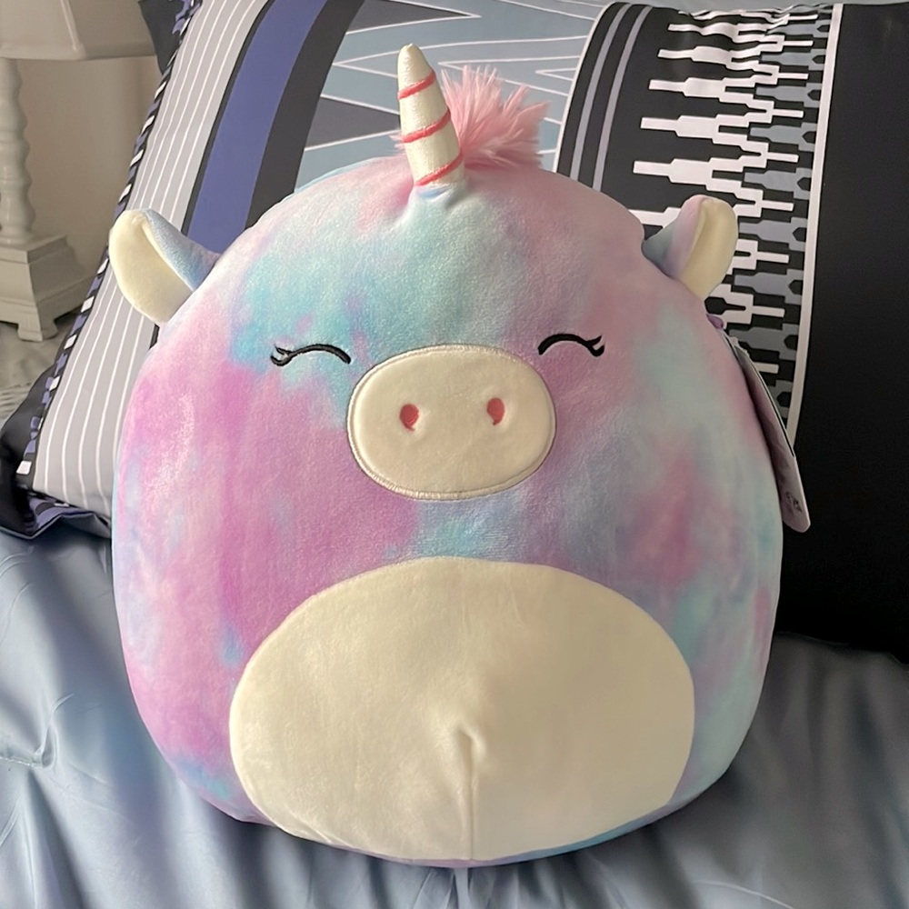 Aurora the Squishmallow